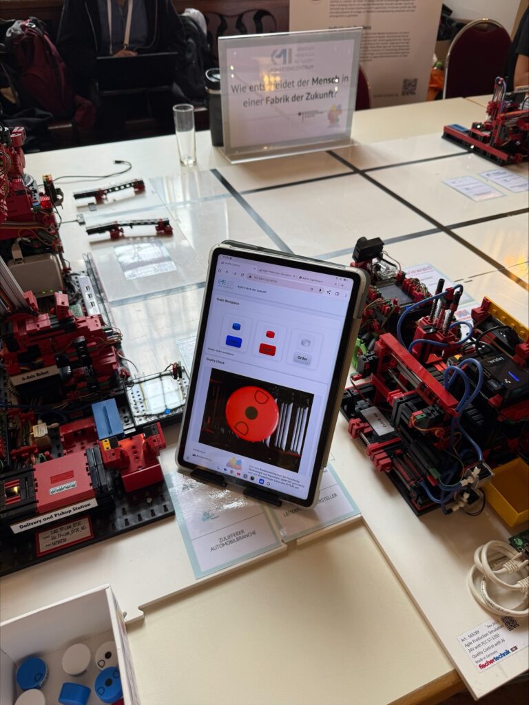 KMI Standansicht mit dem Demonstrator Agile Fabrik der Zukunft.